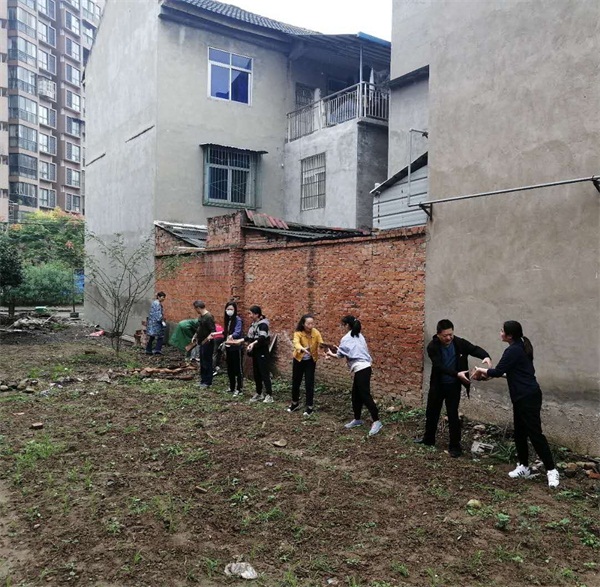 （配图3）当阳法院：党员干警积极下沉社区　助推基层社会治理.png