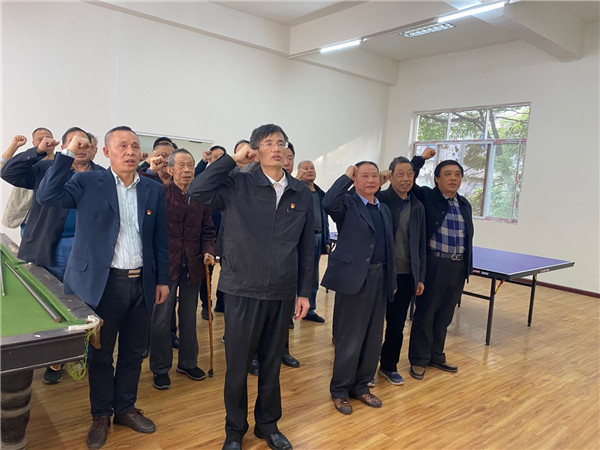 （配图2）当阳市人民法院开展重阳节慰问老干部活动.jpg
