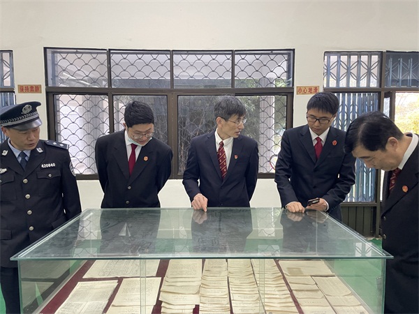 （配图3）当阳法院：参观烈士陵园 缅怀革命先烈.jpg