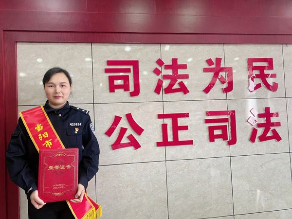 配图巾帼绽芳华，奋发新征程-刘海英_副本.jpg
