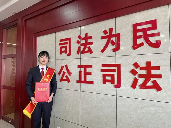 配图巾帼绽芳华，奋发新征程-李舒娅_副本.jpg