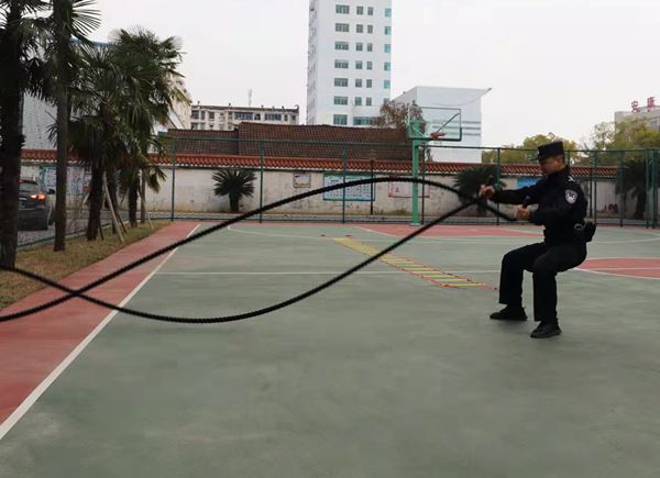 配图素质强警，锤炼当法精兵-战绳_副本.jpg