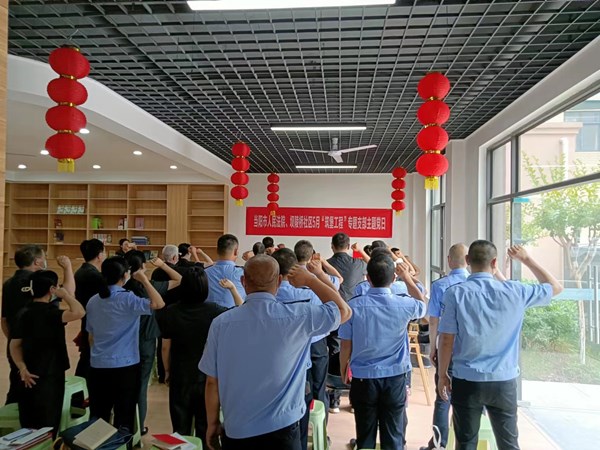 配图“您有诉求·我来解决” 当阳法院联合坝陵桥社区开展“筑堡工程”专题支部主题党日-宣誓_副本.jpg