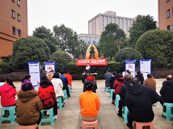 配图送法进小区，普法暖民心-整体_副本.jpg