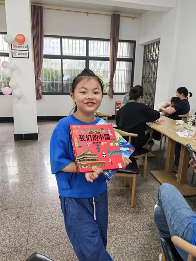 配图六一特辑 “典”亮童心丨快看，当阳法院来了一群“小可爱”！-书籍_副本.jpg