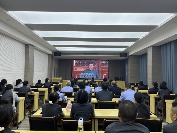 当阳法院组织观看纪念中国人民抗日战争暨世界反法西斯战争胜利80周年大会_副本.jpg
